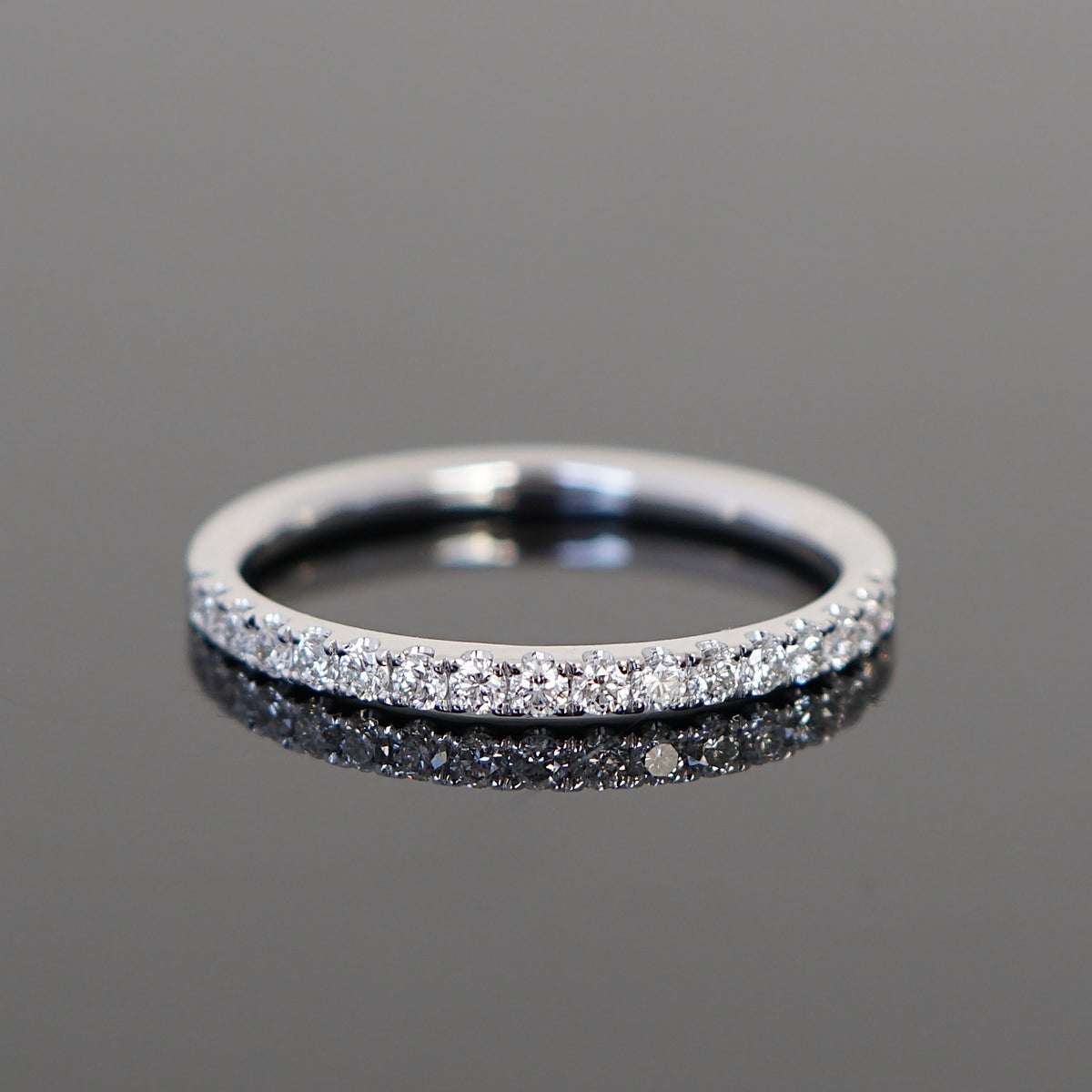 Memoryring voll mit Diamanten besetzt, Vorsteckring 
