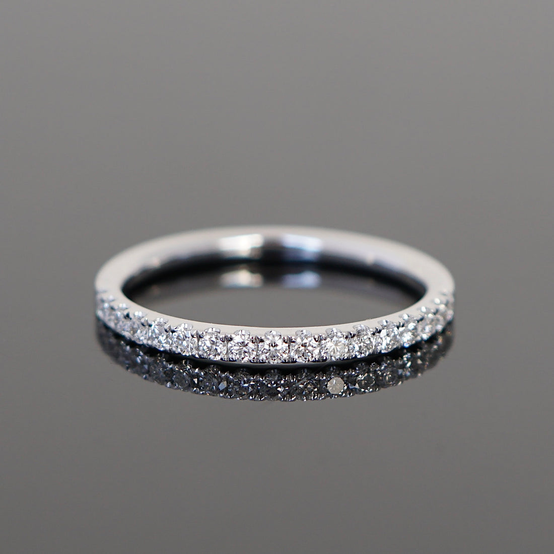 Memoryring halb mit Diamanten besetzt, Vorsteckring 