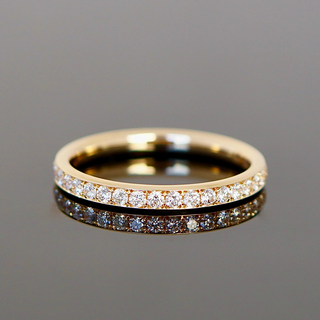 Memoryring mit Diamanten, halb besetzt, Vorsteckring, spezielle Fassart 