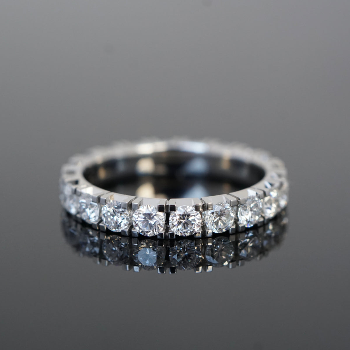 Memoryring mit Diamanten in Vier-Krappen-Fassungen, voll ausgefasst, poliert 
