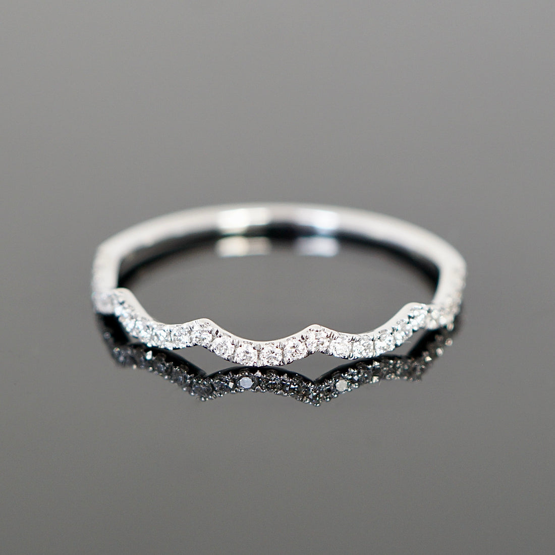Memoryring mit Wellenform und Diamanten, Vorsteckring
