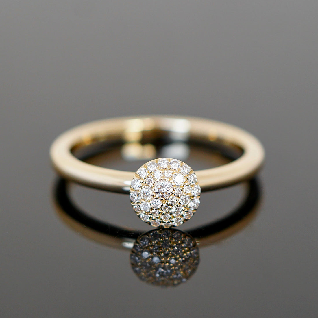 Vorsteckring mit vielen, kleinen Diamanten in unterschiedlichen Steingrößen, einzigartig, Pavéfassung