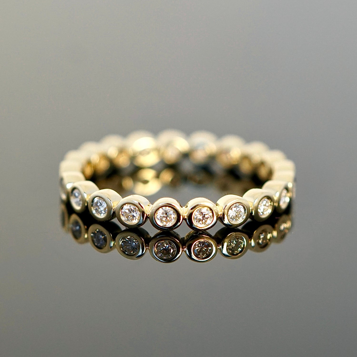 Vorsteckring mit Zargenfassung und Diamanten, rundes Design, voll ausgefasst