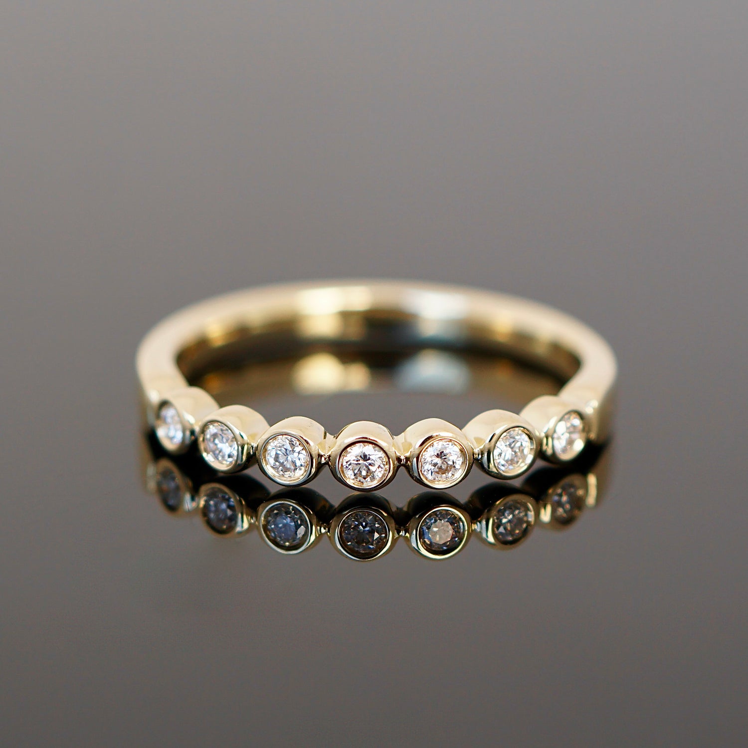 Vorsteckring mit Zargenfassung und Diamanten, rundes Design, halb ausgefasst 