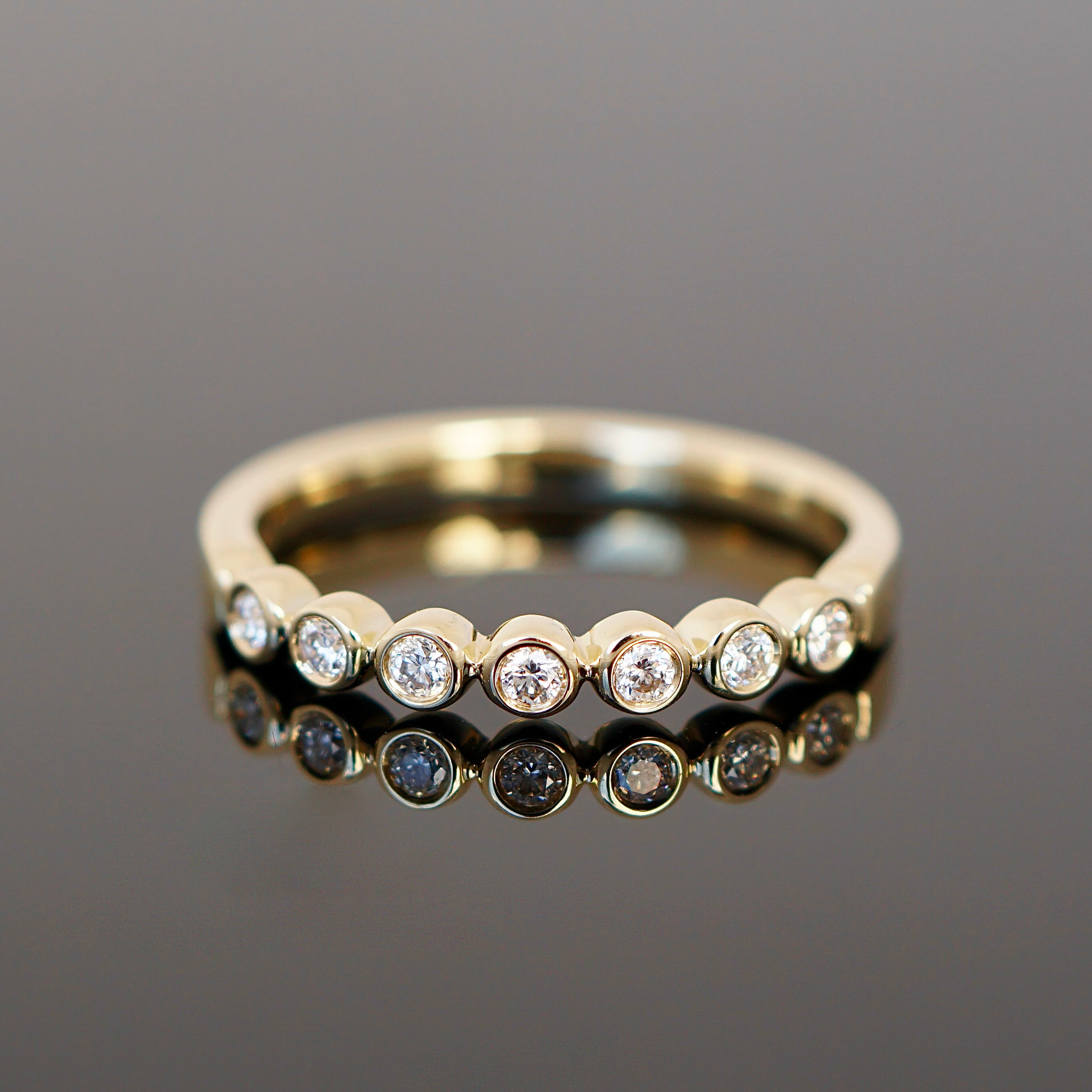 Vorsteckring mit Zargenfassung und Diamanten, rundes Design, halb ausgefasst 