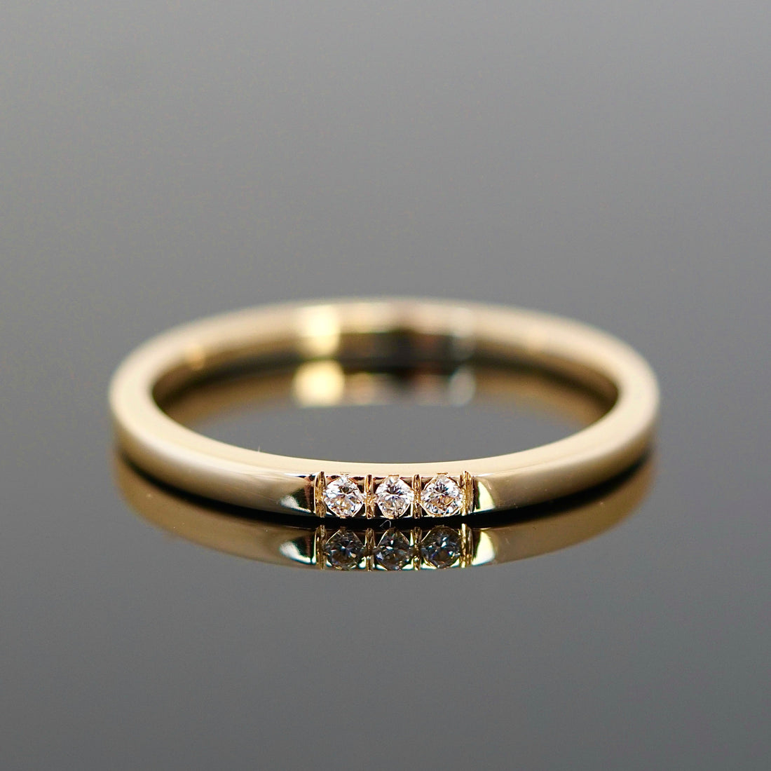 Zarter Vorsteckring mit 3 Diamanten, kann ergänzt werden 