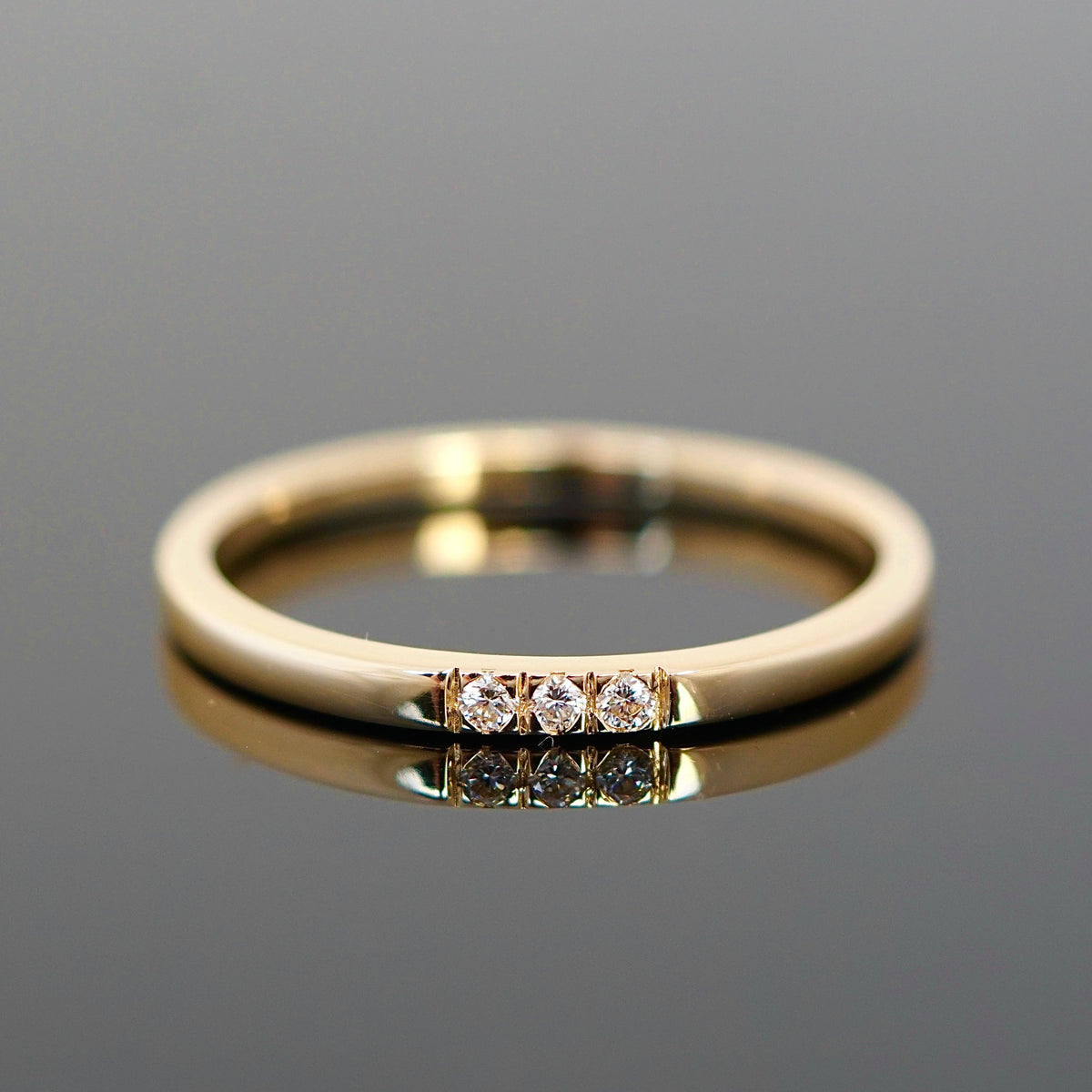Zarter Vorsteckring mit 3 Diamanten, kann ergänzt werden 