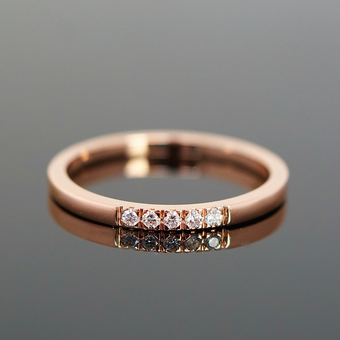 Zarter Vorsteckring mit 5 Diamanten, kann ergänzt werden 