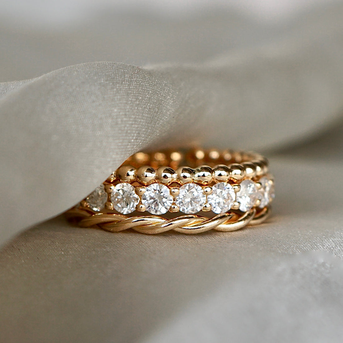 Trauringkombination für die Braut mit Diamanten und Vorsteckringen