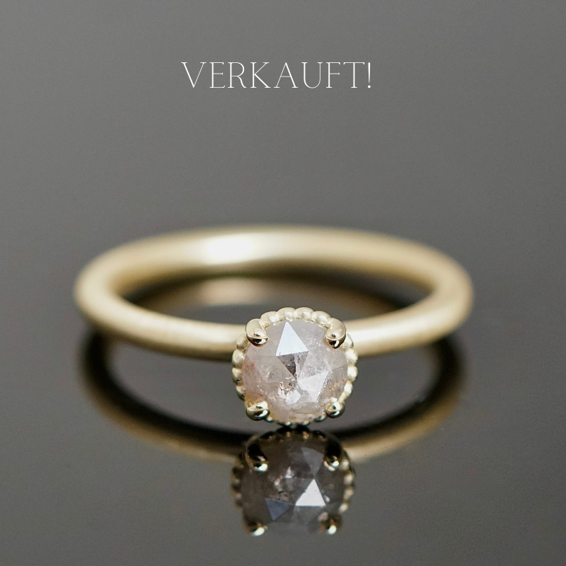 geschmiedeter Ring für Antrag von Mein Lieblingsring mit Salt &amp; Pepper Diamanten Rosenschliff 